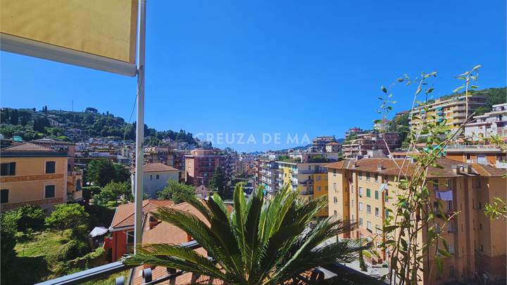 Rapallo - Soleggiato Piano Alto con Terrazza, Scorcio Mare e Box Auto