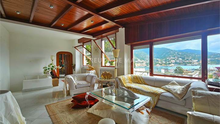 Villino Indipendente Affacciato sul Porto Carlo Riva