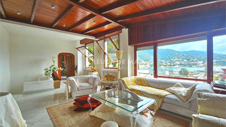 Villino Indipendente Affacciato sul Porto Carlo Riva